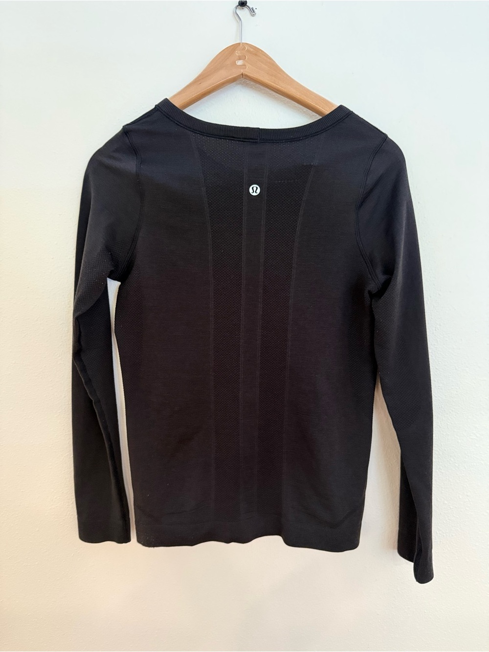 lululemon athletica Long-Sleeve Swiftly Tech Top — Black - Picture 4 of 4